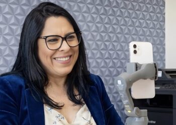 Nara Souza atua no mercado imobiliário e amplia presença digital com conteúdos sobre financiamento