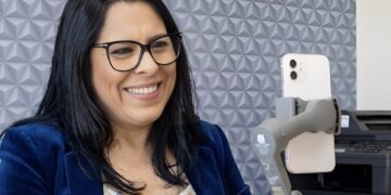 Nara Souza atua no mercado imobiliário e amplia presença digital com conteúdos sobre financiamento