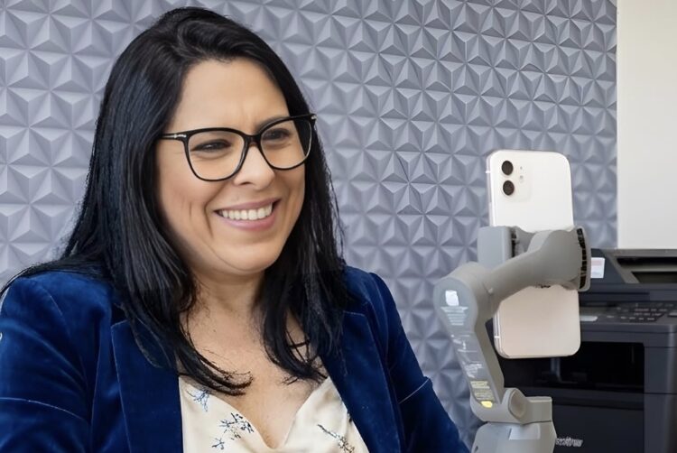 Nara Souza atua no mercado imobiliário e amplia presença digital com conteúdos sobre financiamento