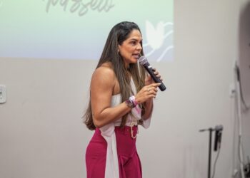 Fê Mendonça une autenticidade, impacto social e comunicação sem filtros para inspirar milhares de mulheres